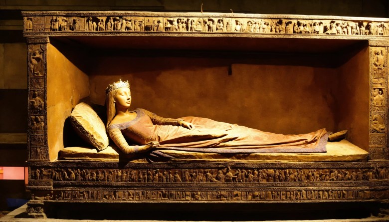 Archaeologists have found the sarcophagus of the sleeping beauty Princess Tisul, who probably traveled back in time, in a burial chamber. -Luxury Blog